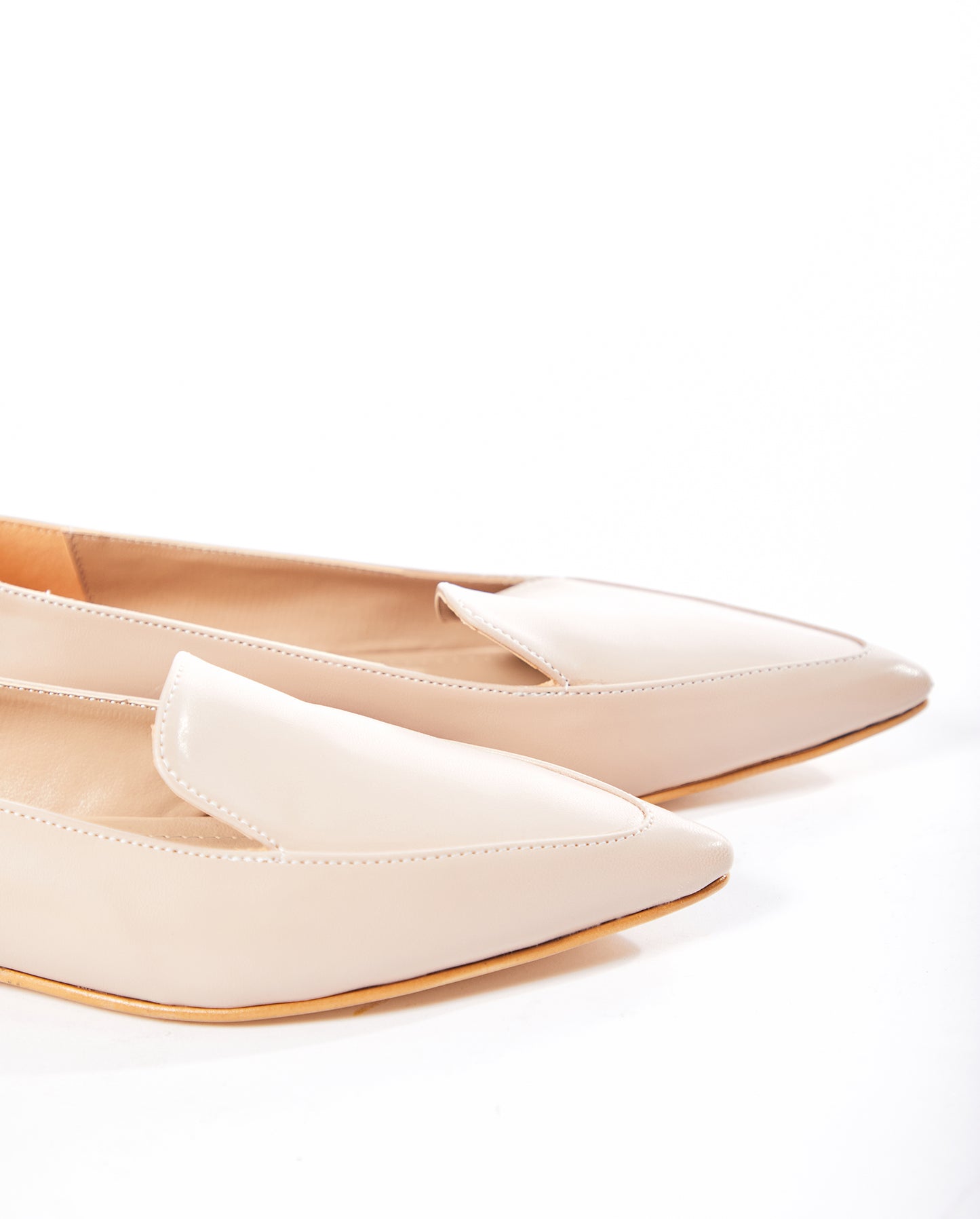 LE-21-1 (NUDE) pointed-toe loafers