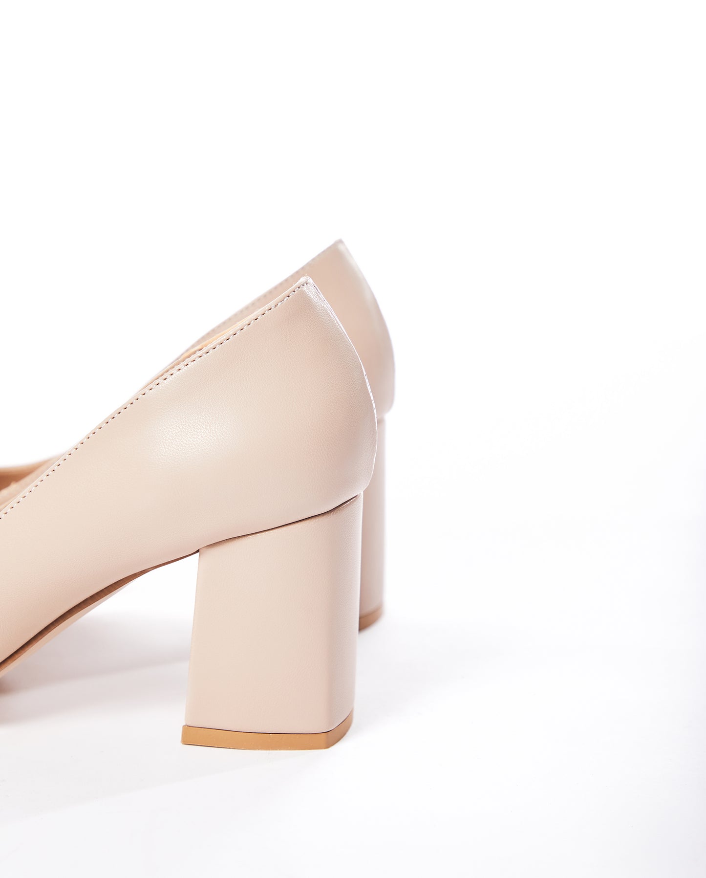 LE-24 Nude pointed-toe block heels