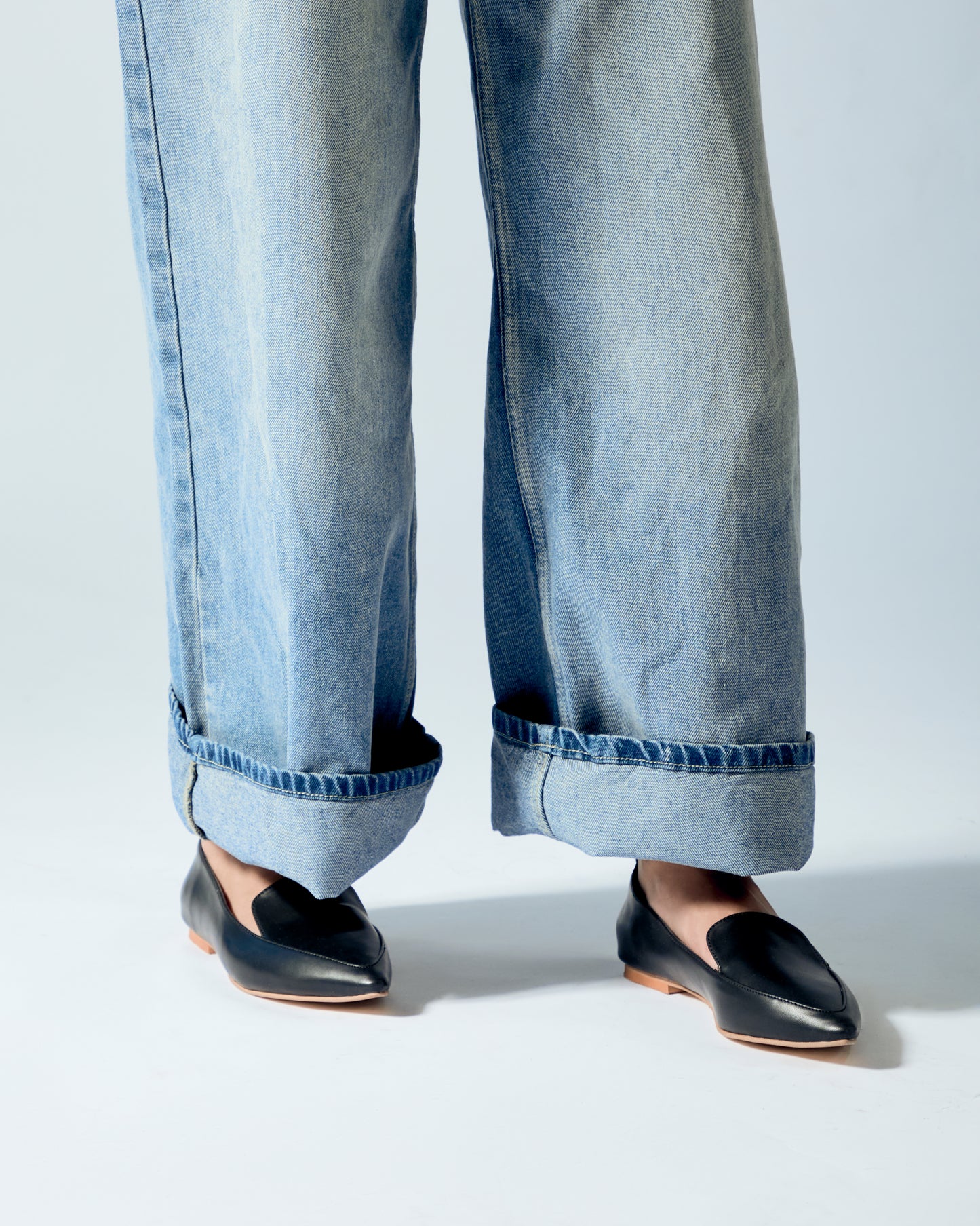 LE-21-2 (BLACK) pointed-toe loafers